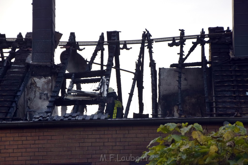 Feuer 2 Vollbrand Reihenhaus Roggendorf Berrischstr P170.JPG - Miklos Laubert